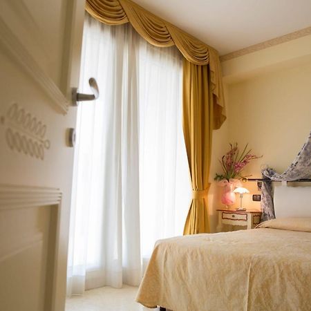 Appartamento Du Lac 1 Desenzano del Garda Luaran gambar