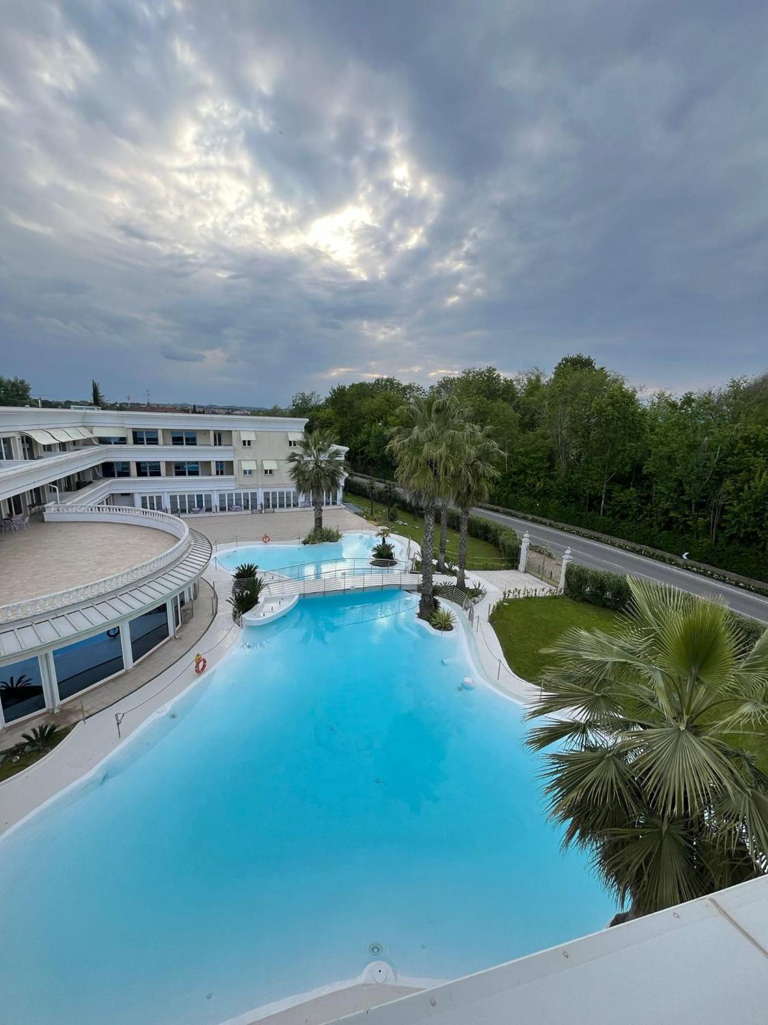 Appartamento Du Lac 1 Desenzano del Garda Luaran gambar